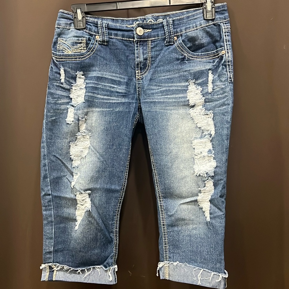 Rue 21, Capris, Distressed, Size 9/10 Curvy